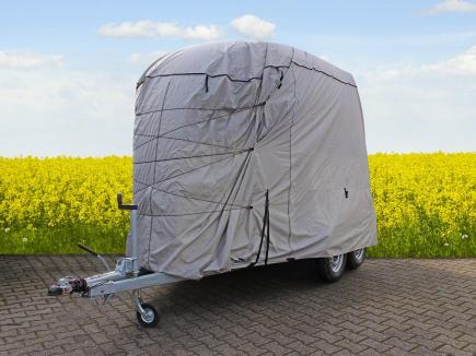 Paardentrailer afdekhoes 370x250x190cm.