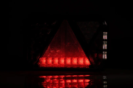 Fristom LED Rückleuchte (L) + Nebelscheinwer VC-2700 CANBUS