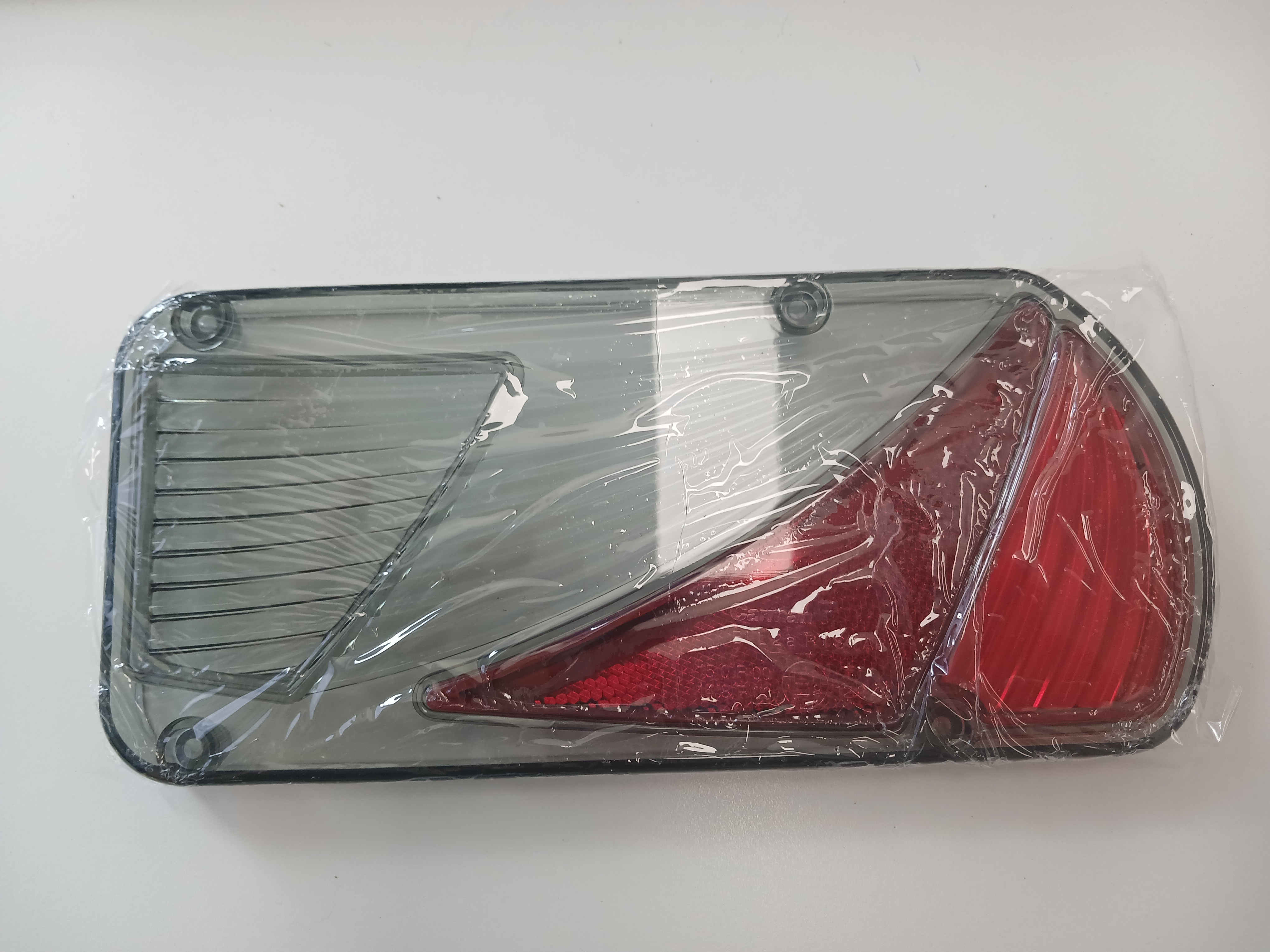 Achterlichtglas  220x100mm. (R) Ajba wave